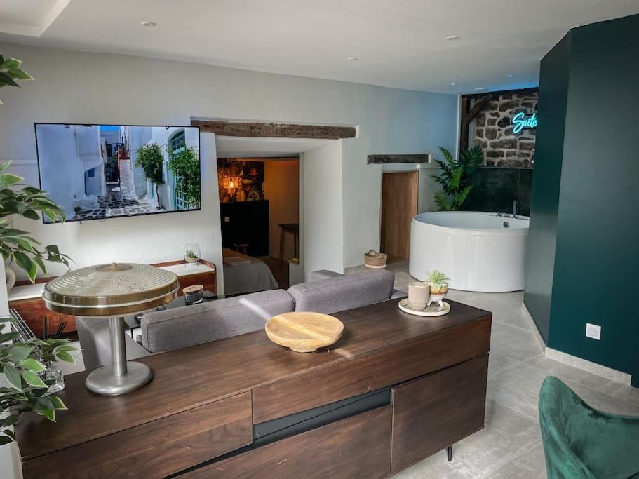 Suite Luxueuse Jacuzzi Suite Amantis By Noma Saint-Chamond Buitenkant foto
